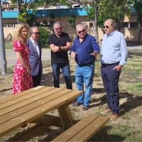 El Rotary Club Huesca entrega al Lucas Mallada una mesa para dar un espacio más humano a la convivencia